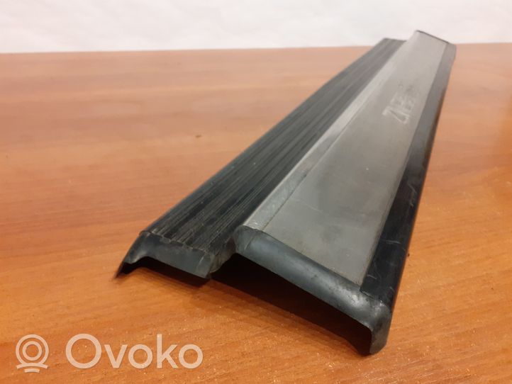 Mercedes-Benz S W140 Side skirt rear trim 7708