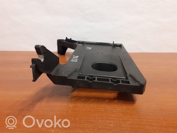 Audi A3 S3 8V Support boîte de batterie 8206