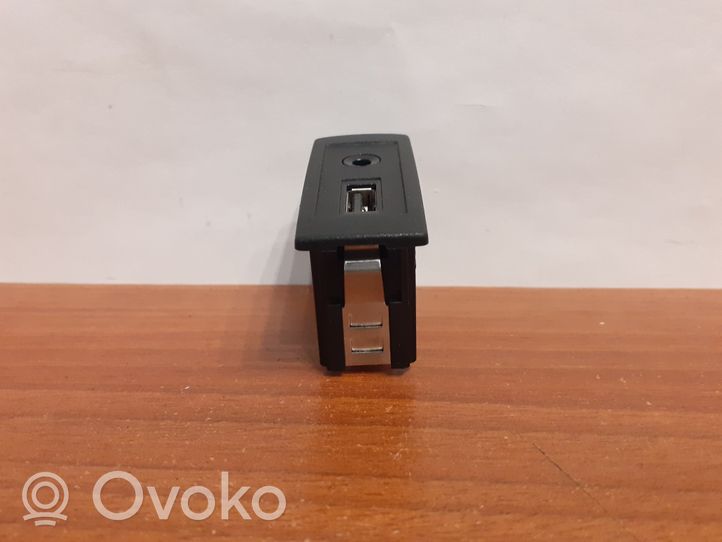 Mercedes-Benz Vito Viano W447 Connettore plug in AUX G50286