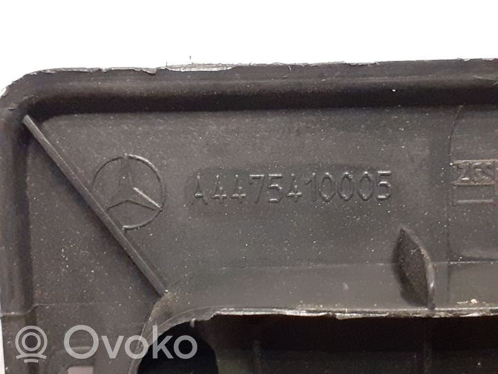 Mercedes-Benz Vito Viano W447 Coperchio/tappo della scatola vassoio della batteria 8812