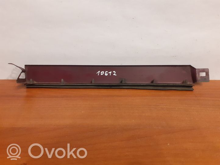 Mercedes-Benz E W124 Rivestimento sotto il faro/fanale 10612