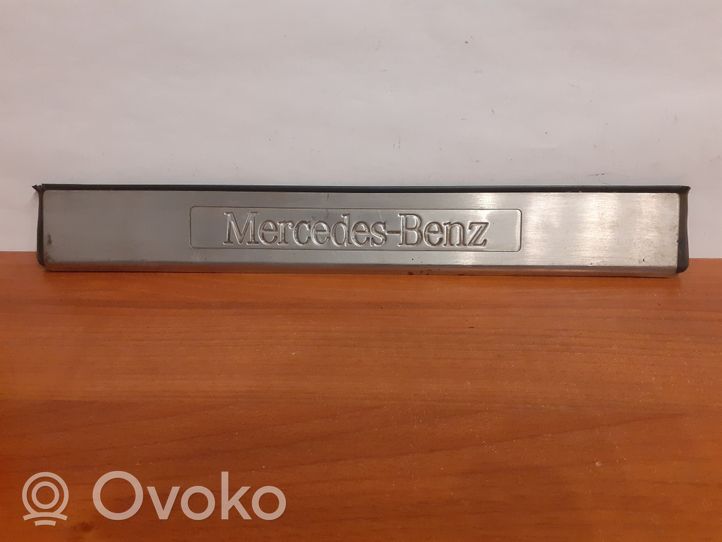 Mercedes-Benz E W210 Rivestimento posteriore minigonna laterale 2106800535