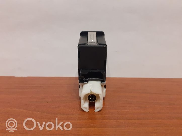 BMW X5 E70 Câble adaptateur AUX 11121