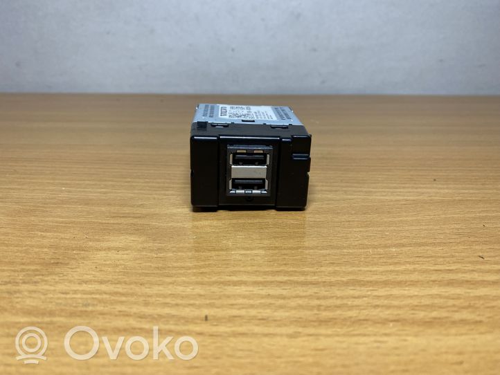 Volvo XC40 Gniazdo / Złącze USB 10R053559