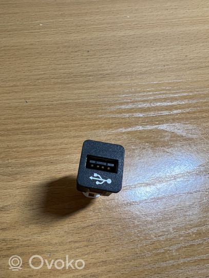 BMW 3 E92 E93 Connettore plug in USB 923765601