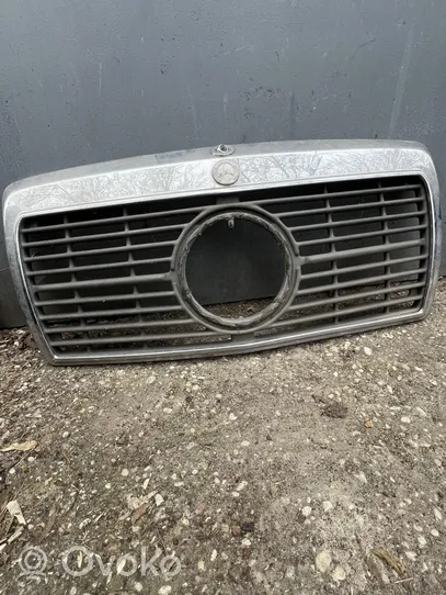 Mercedes-Benz E W124 Maskownica / Grill / Atrapa górna chłodnicy F118