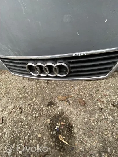 Audi A6 S6 C5 4B Grotelės viršutinės 4B0853651A