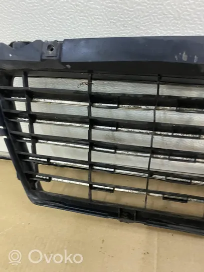 Mercedes-Benz E W210 Maskownica / Grill / Atrapa górna chłodnicy 2108880123