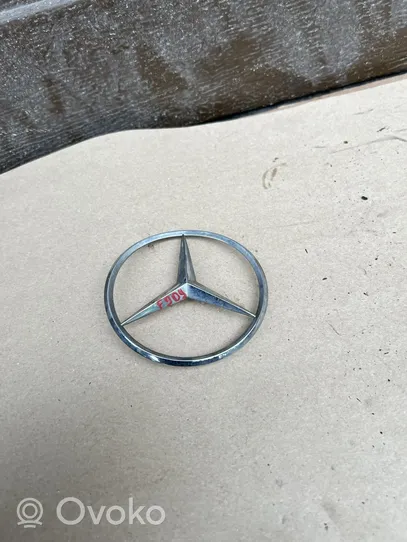 Mercedes-Benz E W210 Logo, emblème, badge 2107580058