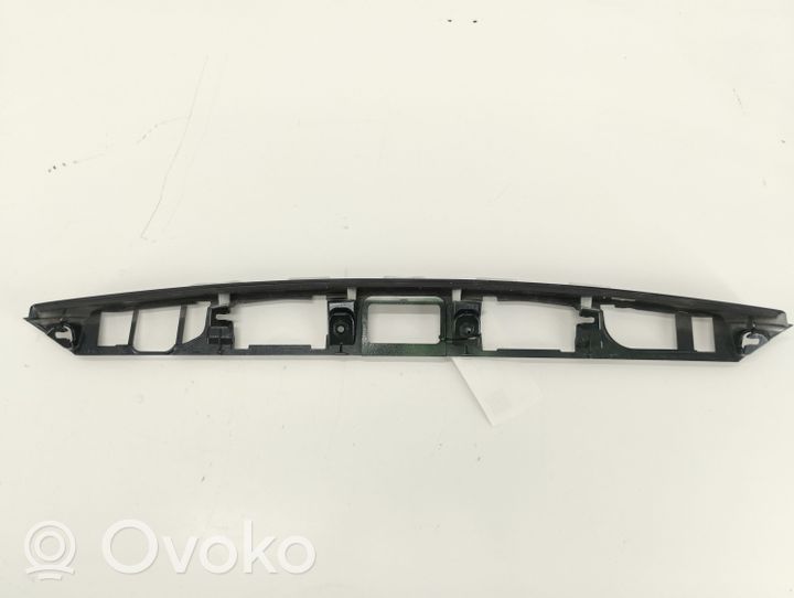 Toyota Camry VIII XV70  Takaluukun koristelista 7680133660