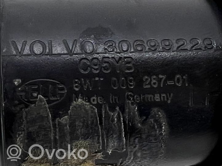 Volvo XC90 Ugello a spruzzo lavavetri per faro 30699229