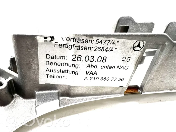 Mercedes-Benz CLS C219 Rivestimento in plastica cornice della leva del cambio A2196807736