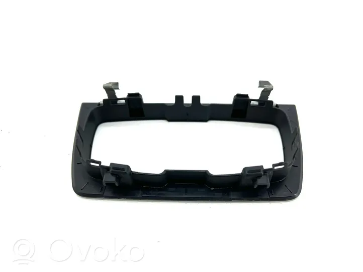 BMW 3 F30 F35 F31 Rivestimento della console di illuminazione installata sul rivestimento del tetto 9218531