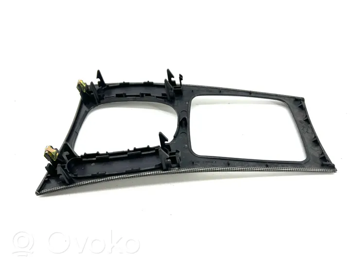 Mercedes-Benz C W203 Rivestimento in plastica cornice della leva del cambio A2036809239