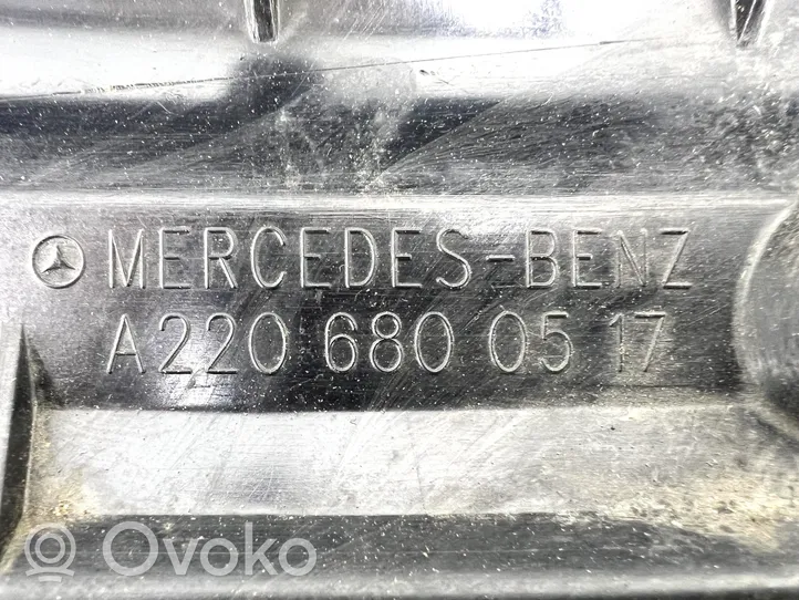 Mercedes-Benz S W220 Kojelaudan alempi verhoilu A2206800517