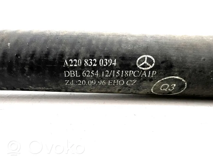 Mercedes-Benz S W220 Tubo flessibile del liquido di raffreddamento del motore A2208320394