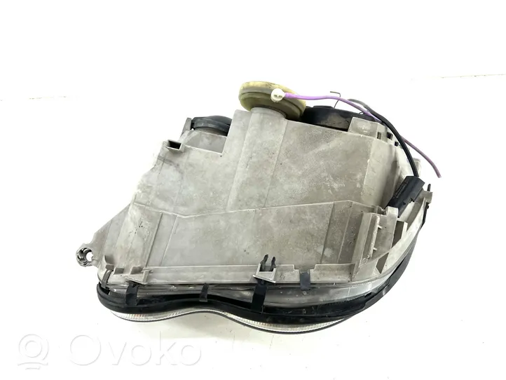 Mercedes-Benz C W203 Phare frontale A2038260291