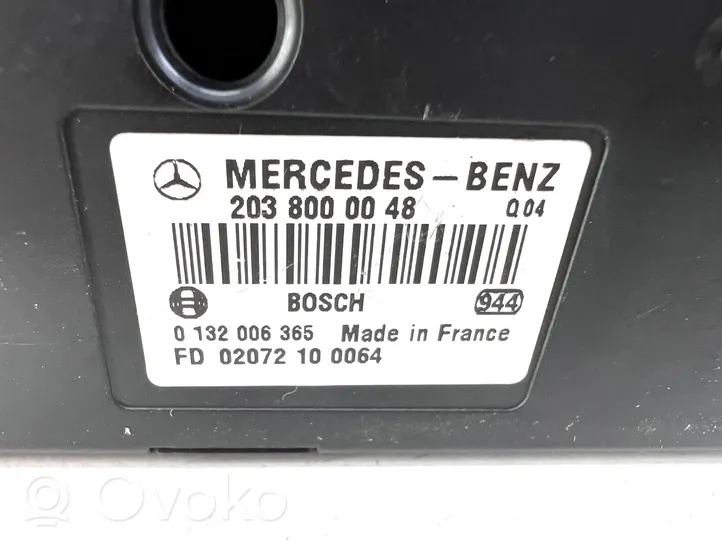 Mercedes-Benz C W203 Vakuumo pompa 2038000048