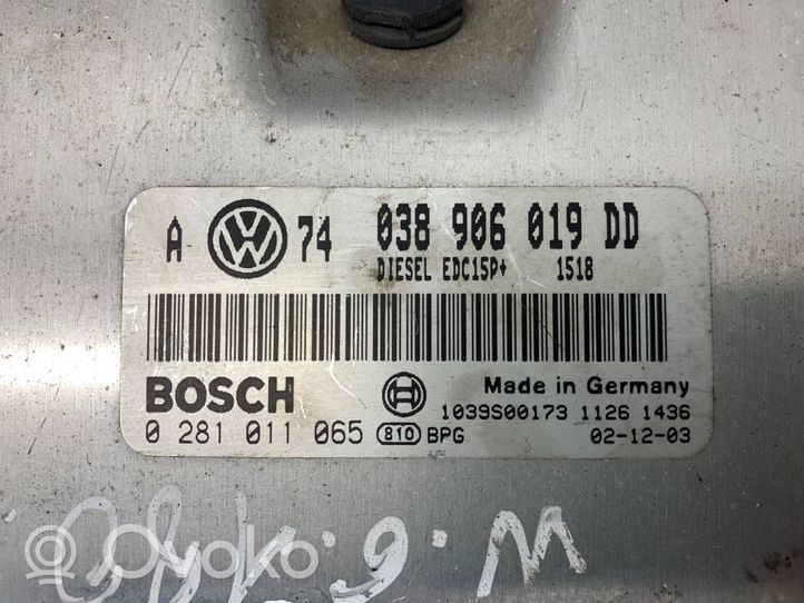 Volkswagen Golf IV Moottorin ohjainlaite/moduuli 038906019DD