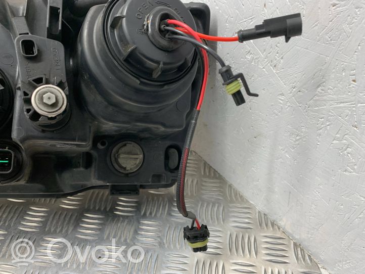 KIA Sorento Lampa przednia 921023E5XX