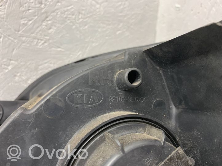 KIA Sorento Lampa przednia 921023E5XX