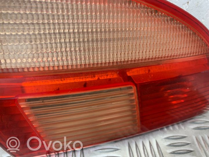 Toyota Avensis T220 Tailgate rear/tail lights 89022026