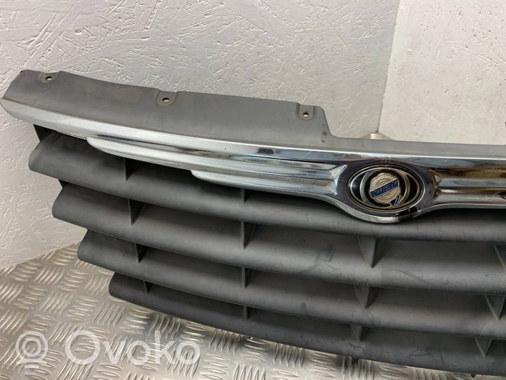 Chrysler Voyager Grille calandre supérieure de pare-chocs avant 04857960AA
