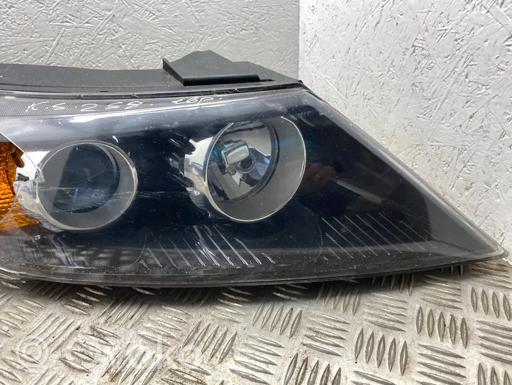 KIA Sorento Lampa przednia 921022P0