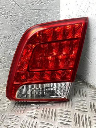 KIA Sorento Lampy tylnej klapy bagażnika 924062P12