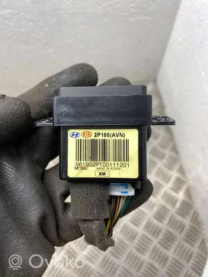 KIA Sorento Connecteur/prise USB 2P100