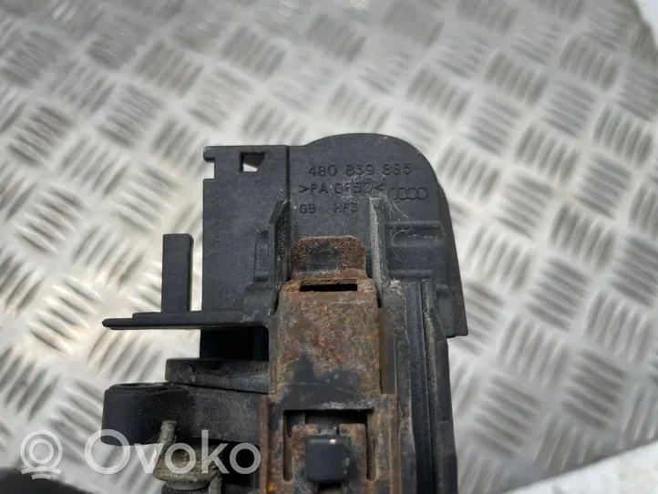 Audi A4 S4 B5 8D Klamka zewnętrzna drzwi tylnych 4B0839885