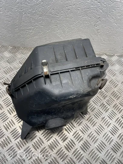 Honda CR-V Air filter box 