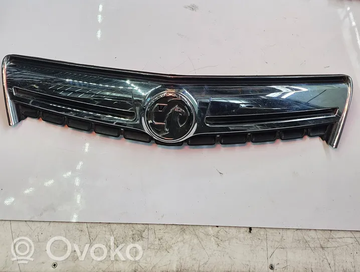 Opel Antara Front bumper upper radiator grill 25983424