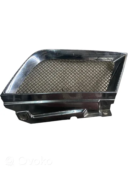 Mitsubishi L200 Grille de calandre avant M1SC2301