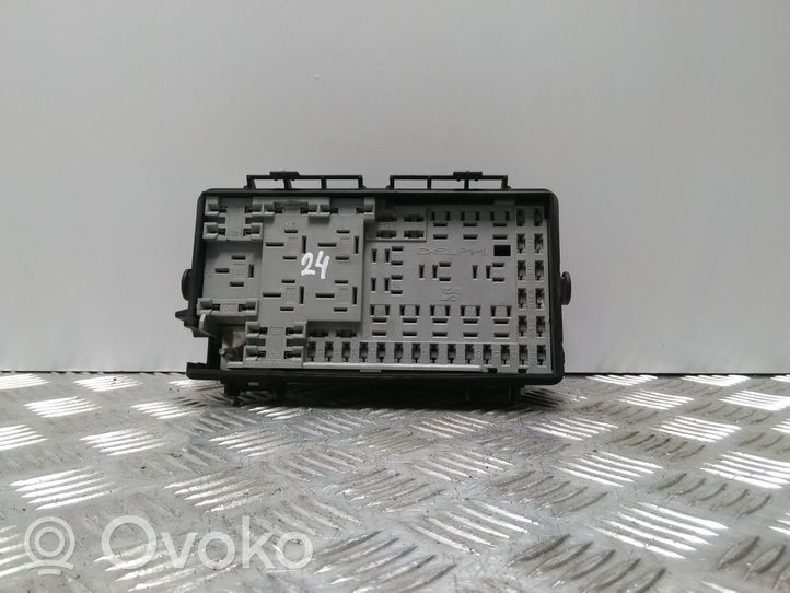 Opel Corsa D Module de fusibles 13217394