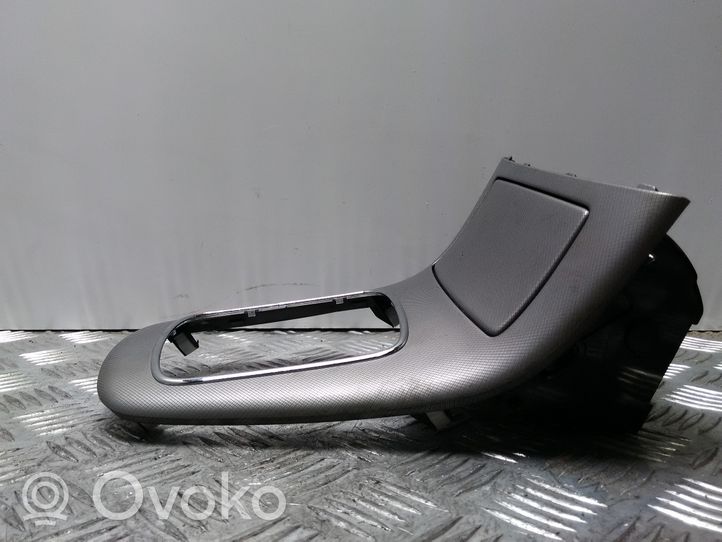 Toyota Avensis T250 Peleninė panelėje 