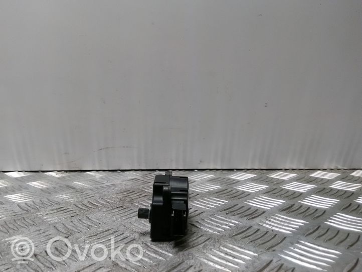 Mercedes-Benz ML W163 Motor/activador trampilla de calefacción A2038201642