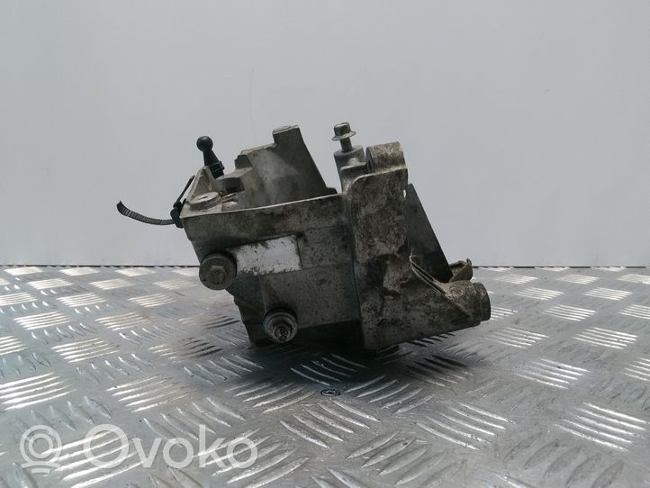 Ford Mondeo MK V Mocowanie filtra paliwa 9804498180