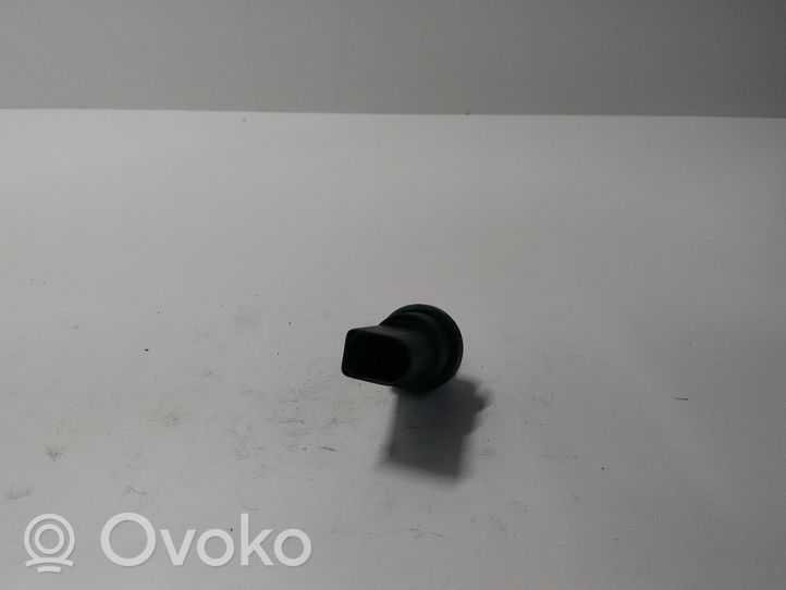 Audi A4 S4 B6 8E 8H Kühlmitteltemperatur Sensor Fühler Geber 06A919501