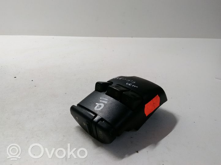 Toyota Avensis T220 Sound control switch 8623020010