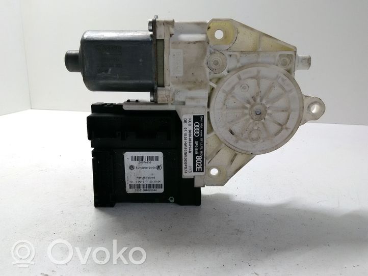 Audi A3 S3 8P Moteur de lève-vitre de porte avant 8P0959802E