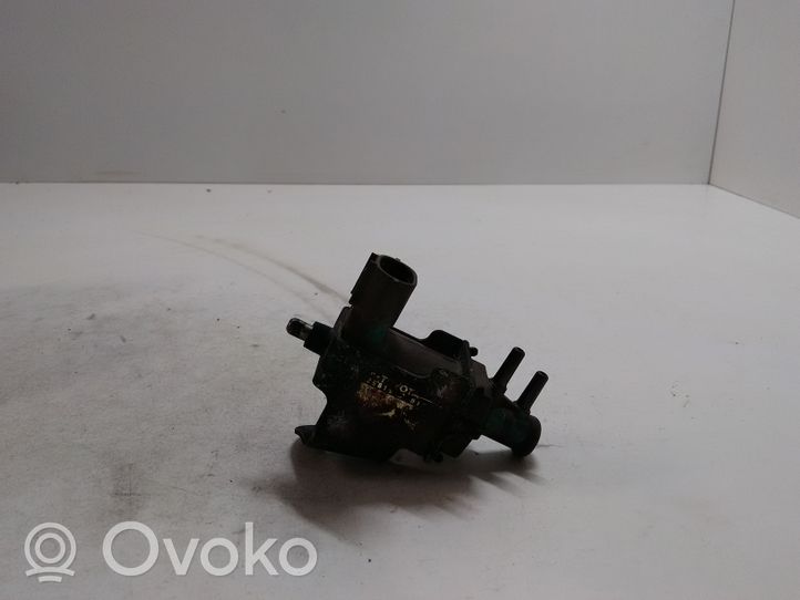 Toyota Avensis T220 Vacuum valve 2581927010