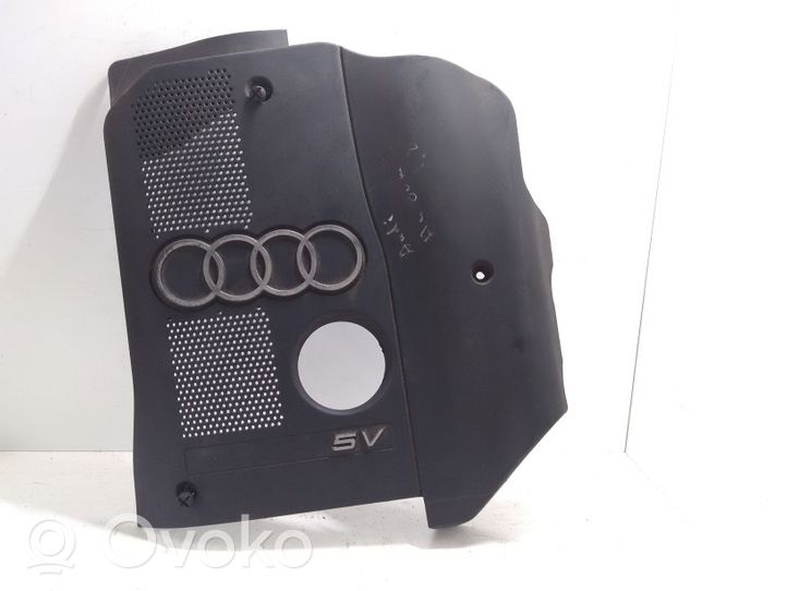 Audi A4 S4 B5 8D Variklio dangtis (apdaila) 058103724Q