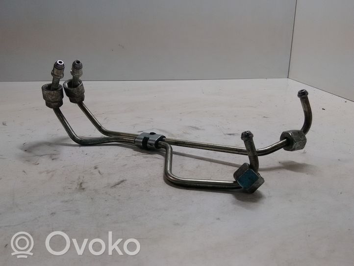 Volvo S60 Fuel injector supply line/pipe 