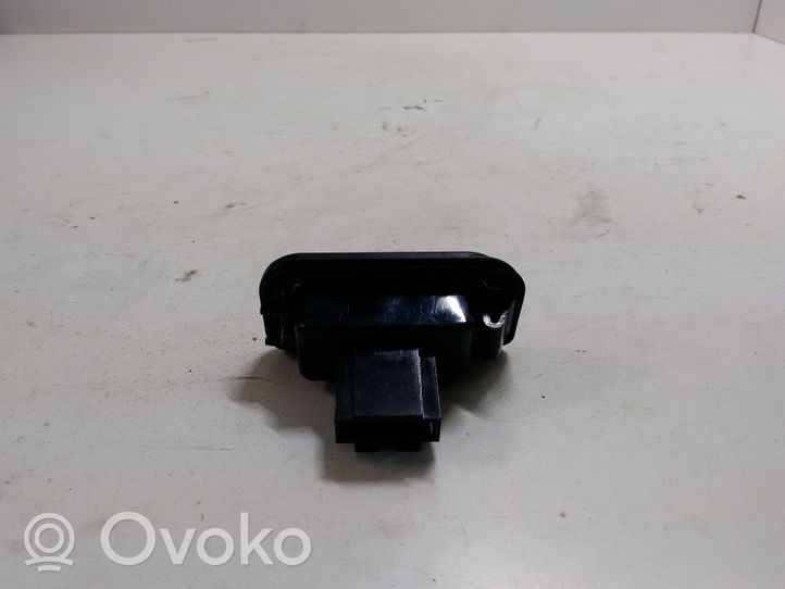 Mercedes-Benz C W203 Lampa oświetlenia tylnej tablicy rejestracyjnej 2038200066