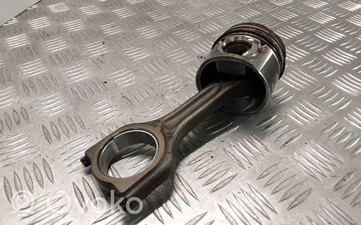 Peugeot 307 Piston avec bielle 