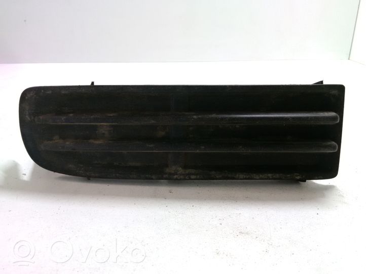 Toyota Avensis T220 Etupuskurin alempi jäähdytinsäleikkö 5311205040