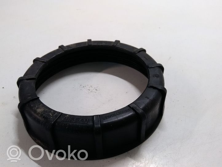 Nissan Qashqai Polttoainesäiliön pumpun ruuvin lukkorenkaan mutteri 173435M303