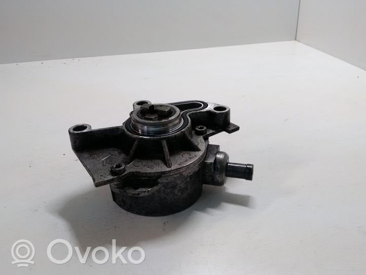 Volkswagen Golf IV Pompe à vide 038145101B