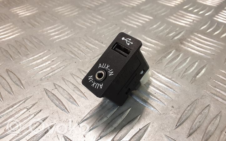 BMW X5 E70 Connecteur/prise USB 84109237653